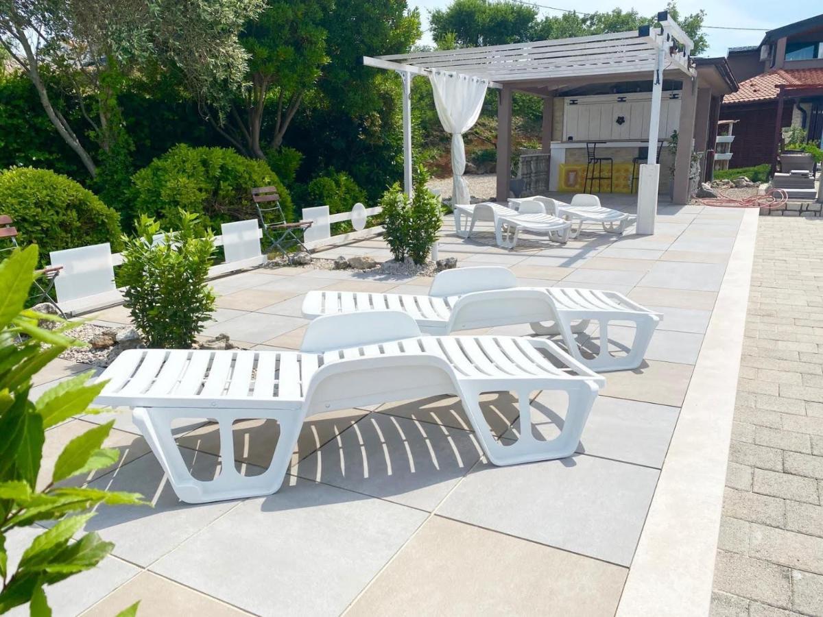 Casa Perla Holidays Couette-café Jurasi