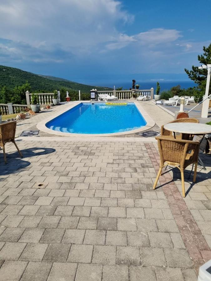 Casa Perla Holidays Couette-café Jurasi